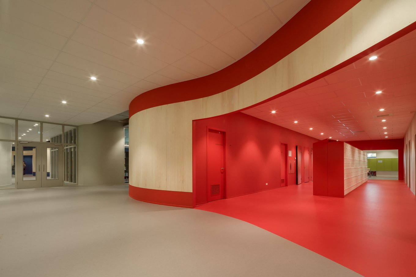 wineo Purline Bioboden Foyer groß rot Türen