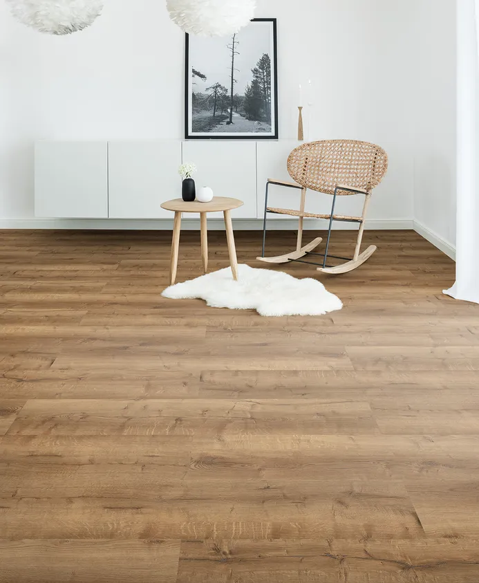 Wohnzimmer Vinylboden Designboden Eiche Rustikal Bodenbelag Skandinavisch weiße Wand Modern
