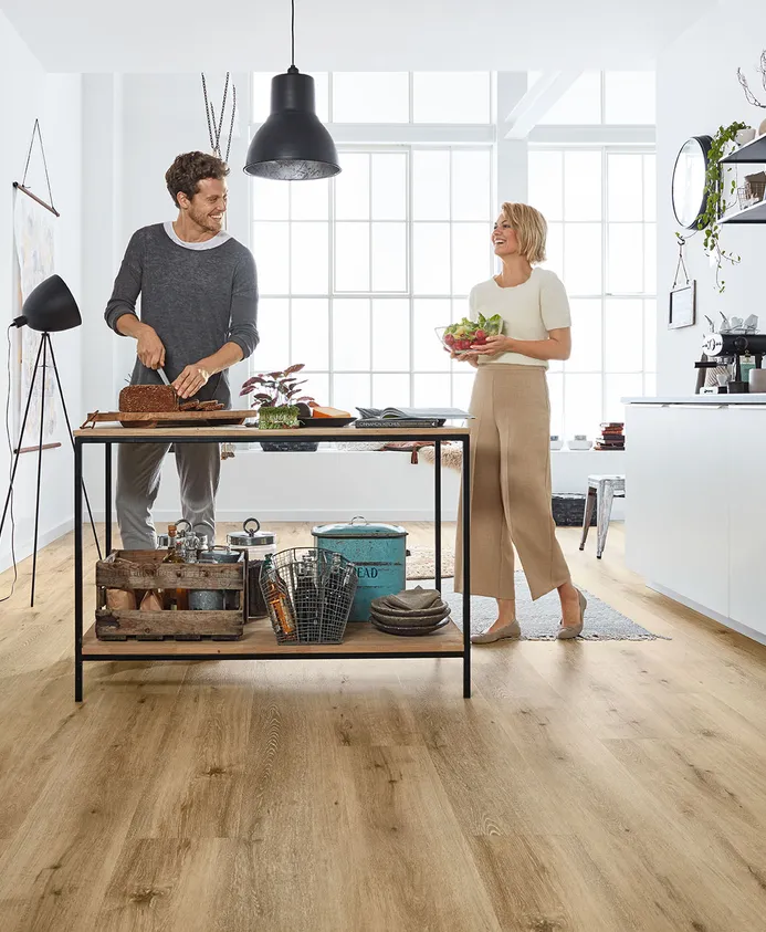 Loft moderne Küche Eiche Vinylboden Fussboden hell Rustikal Rigid Industial
