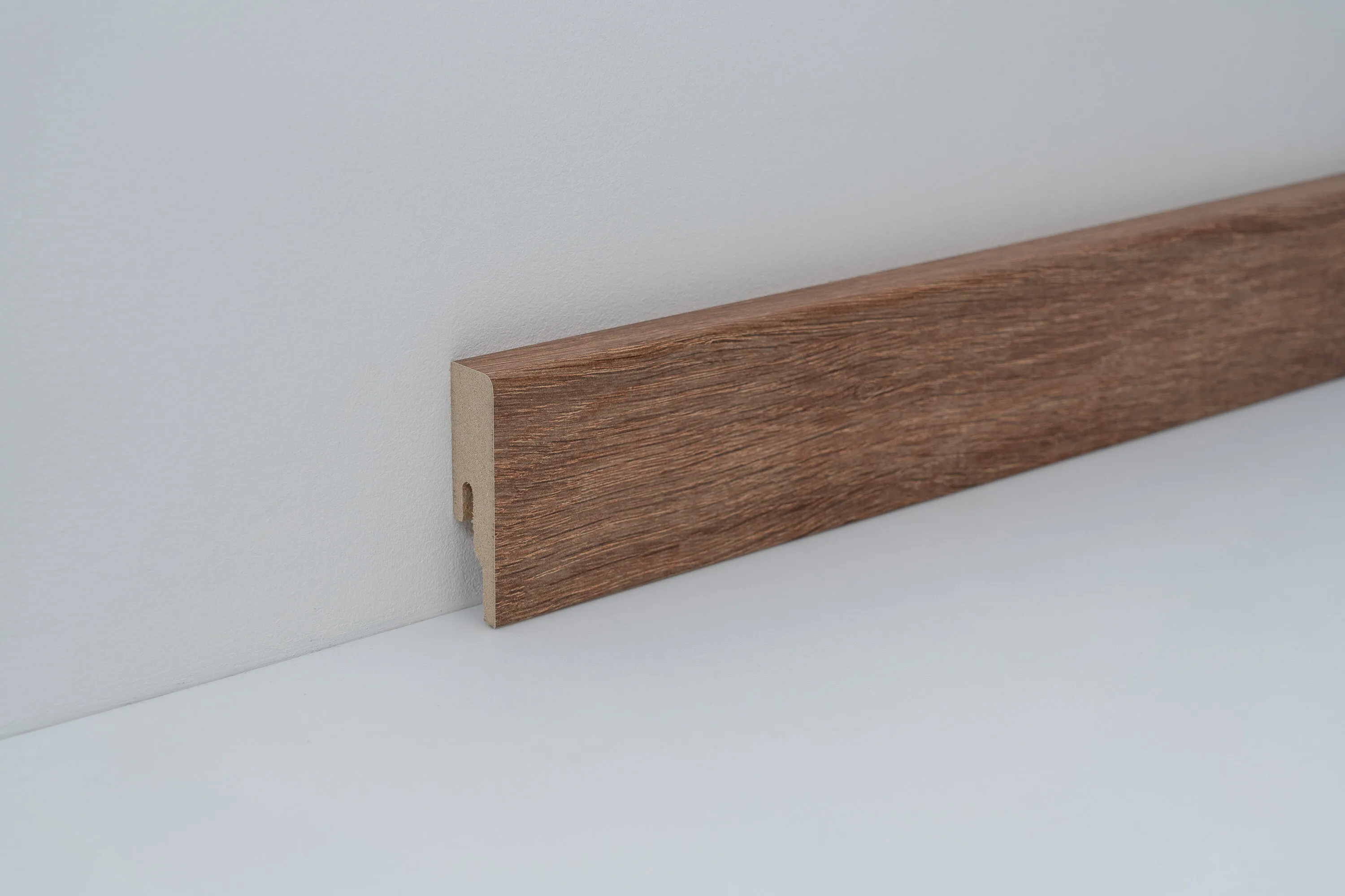 Accessories | Skirting board Unity 16 x 60 mm | F6010113