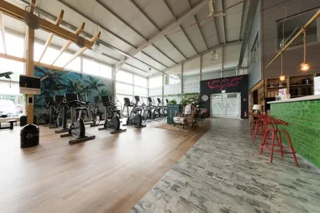 wineo Bodenbelag im Fitnessstudio Holzoptik mittel Fantasieoptik