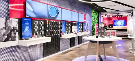 wineo Purline Bodenbelag dunkel modern Video Wall 
